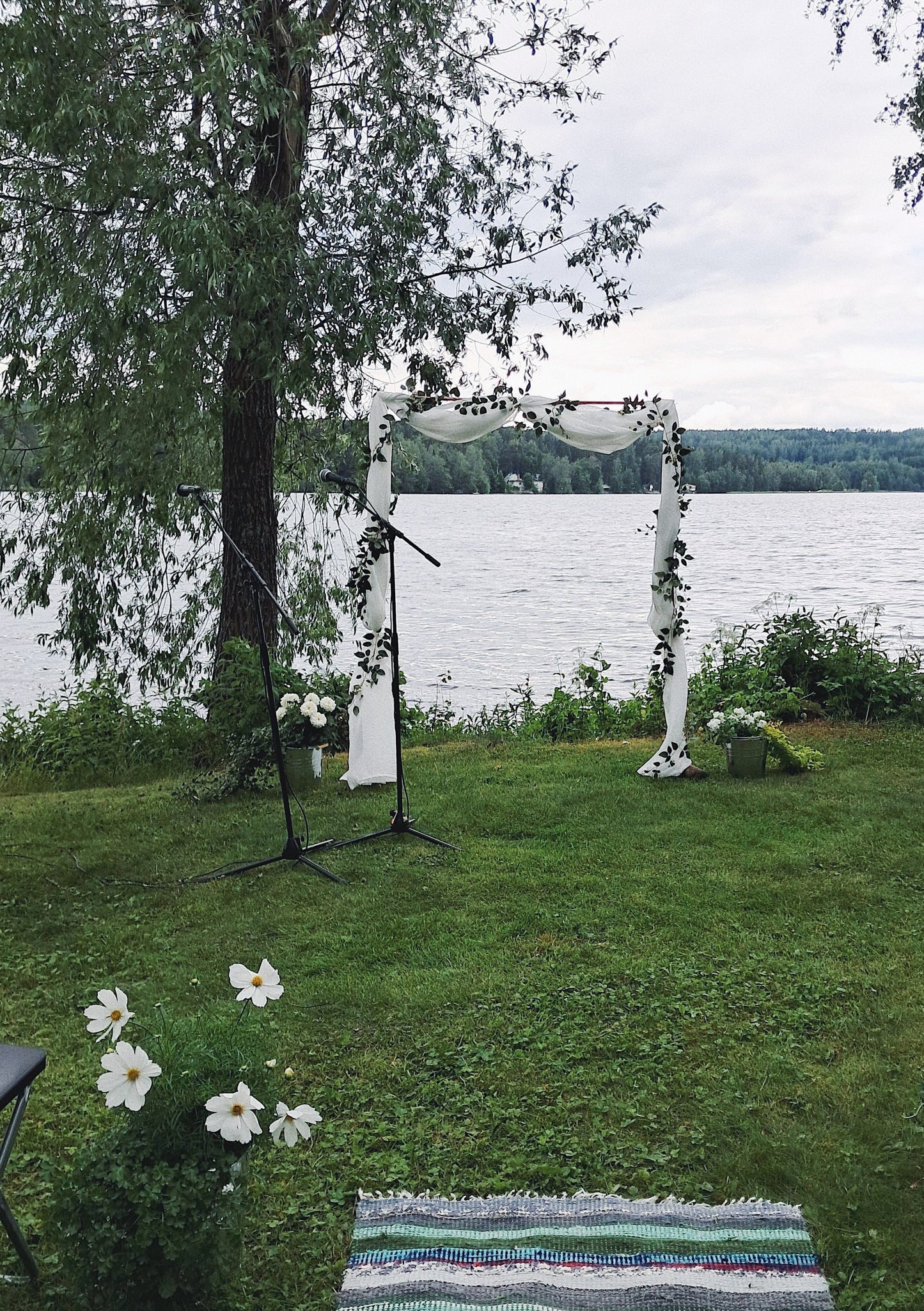 Liina juhlakaareen luonnonvalkoinen