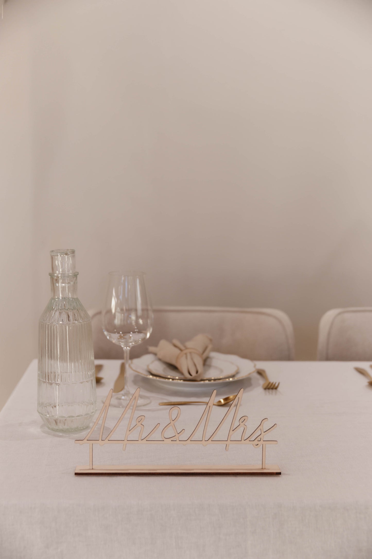 Mr&Mrs- kyltti pidikkeellä