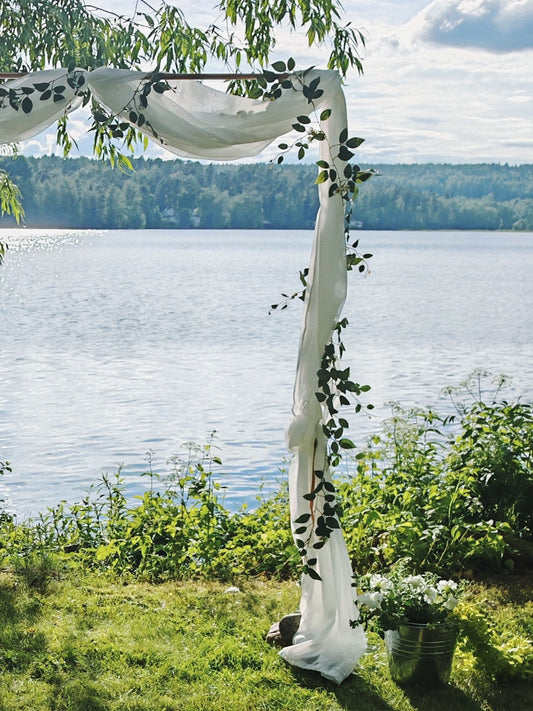 Liina juhlakaareen luonnonvalkoinen